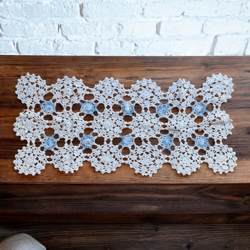Vintage Linens Table Runners Dresser Scarves Embroidery Crochet Handmade - Picture 8 of 9